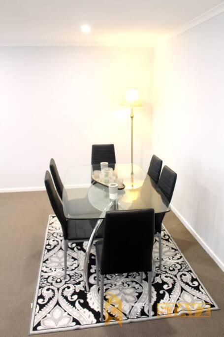 Comfortable & Spacious -2Bd 2Bth - Braddon Apartman Canberra Kültér fotó