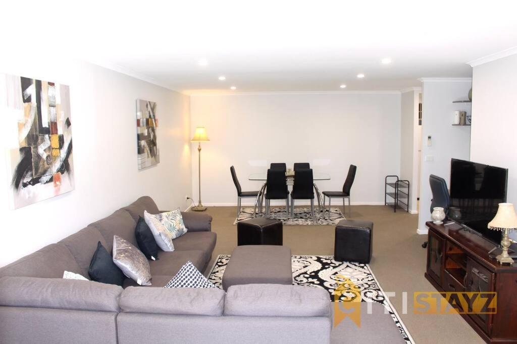 Comfortable & Spacious -2Bd 2Bth - Braddon Apartman Canberra Kültér fotó