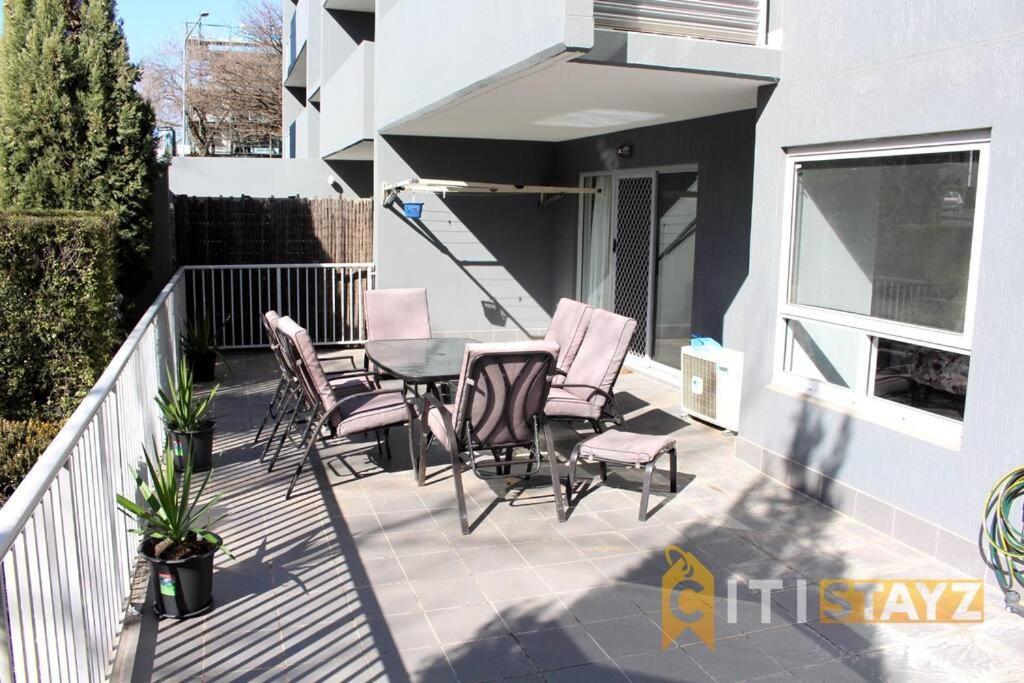 Comfortable & Spacious -2Bd 2Bth - Braddon Apartman Canberra Kültér fotó