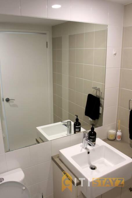 Comfortable & Spacious -2Bd 2Bth - Braddon Apartman Canberra Kültér fotó